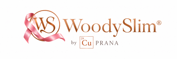 Logo WoodySlim® couleur cuivre accompagné du ruban rose d’Octobre Rose, symbole de sensibilisation au cancer du sein.