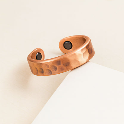 Bague magnétique en cuivre pur – Vue produit minimaliste et élégante
