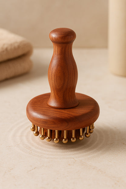 Brosse de massage en bois naturel avec picots en laiton – accessoire bien-être pour soin du corps, drainage lymphatique et relaxation profonde WoodySlim
